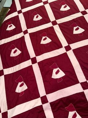 Vintage 87x73 (inch) Crimson Red & White Sunbonnet Sue Quilt